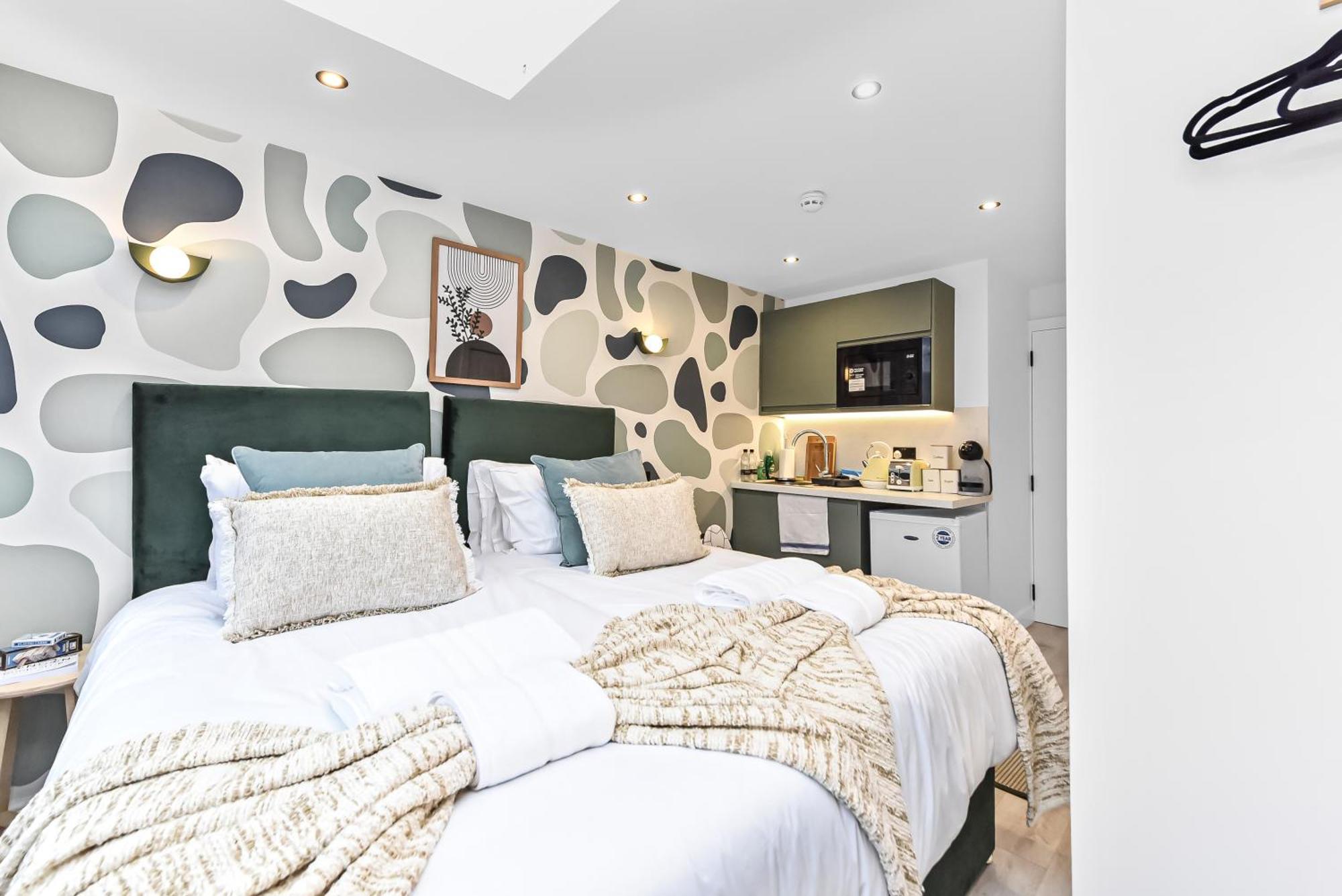 Sleek & Modern Getaway With Artistic Flair Appartement Londen